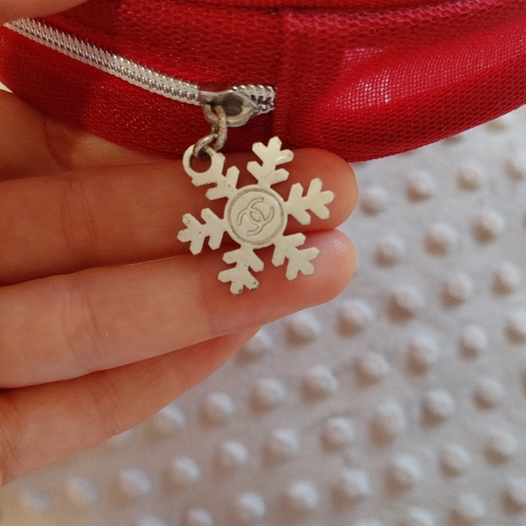 💞 Chanel Make Up Bag 💞 - Picture 2 of 5